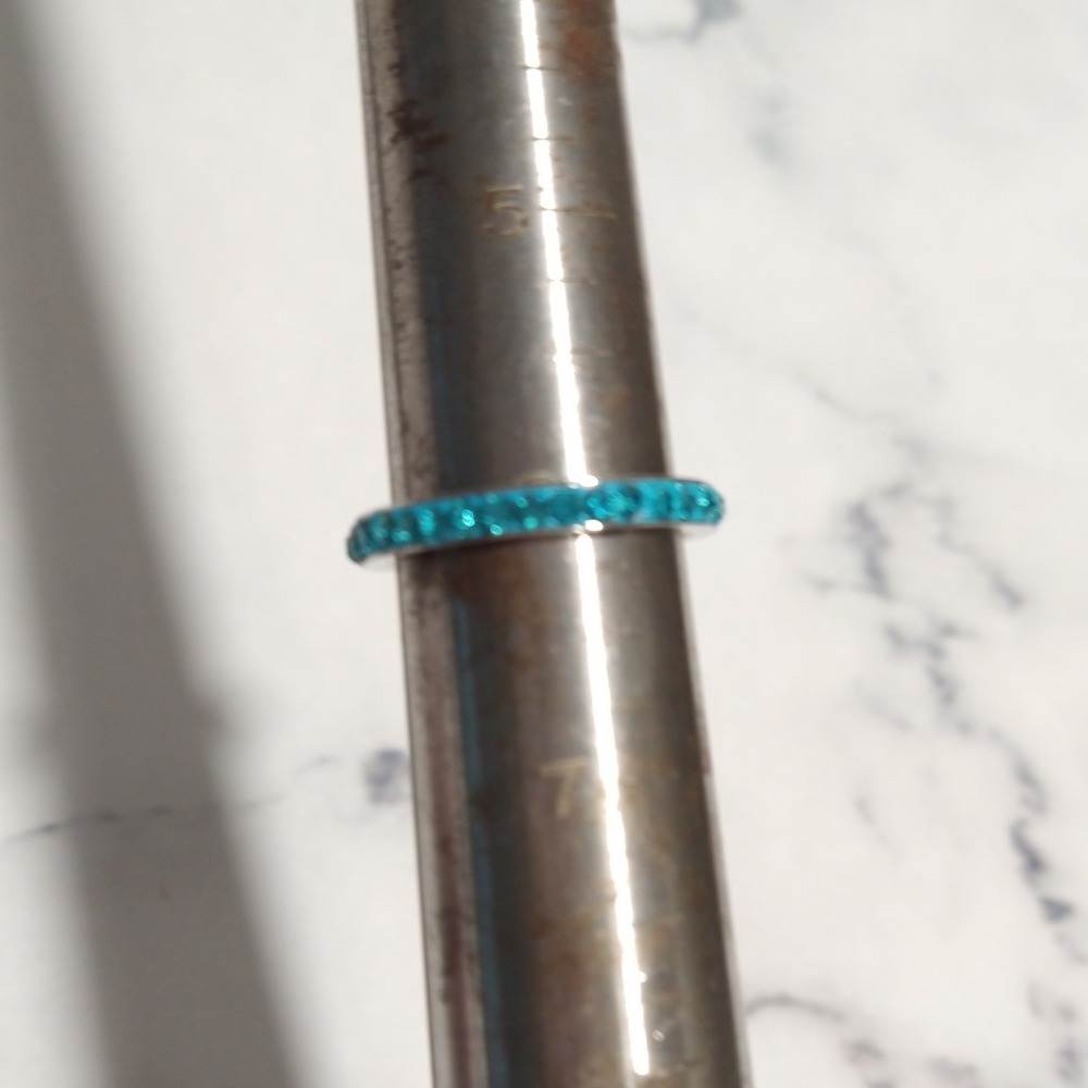 Eternity Band Ring Blue Rhinestone Silver Tone Stackable Women's Size 6 - Picture 6 of 7